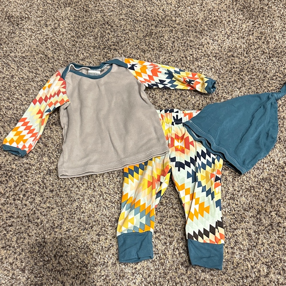 Geometric Baby Outfit Set with Hat
